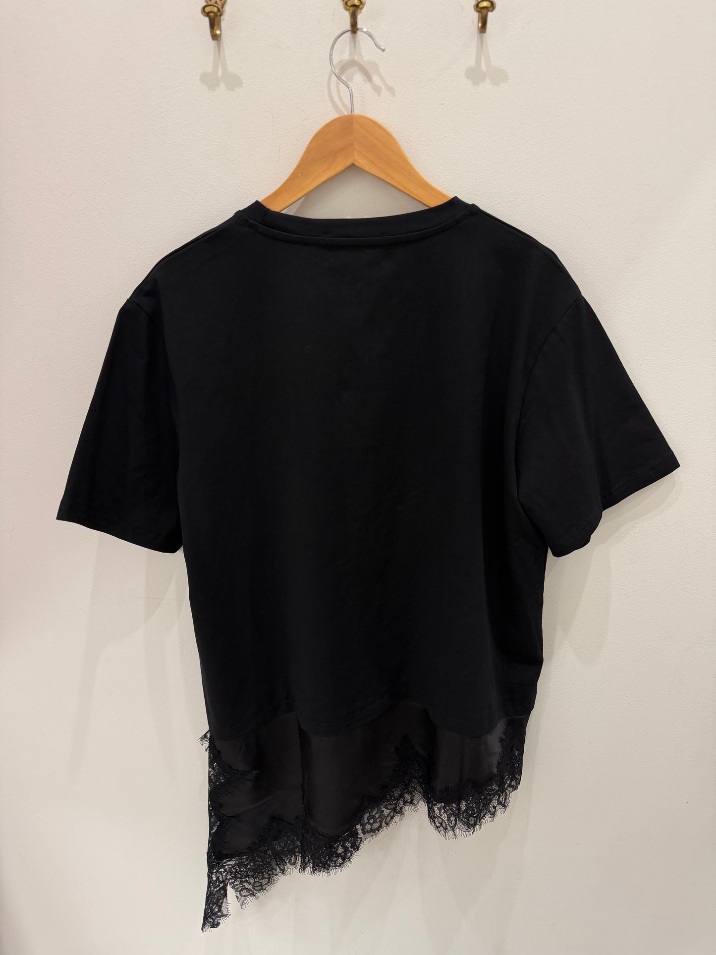 CAMISETA ASIMÉTRICA NEGRA