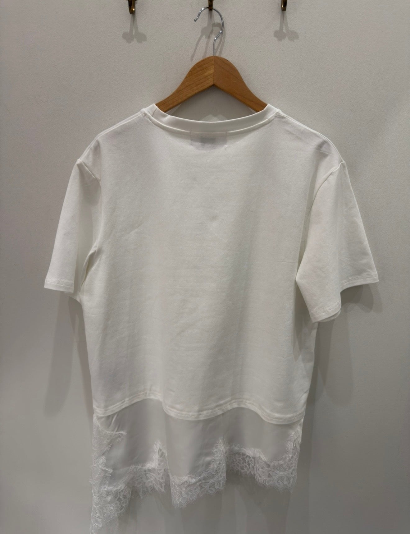 CAMISETA BLANCA ENCAJE SATINADO