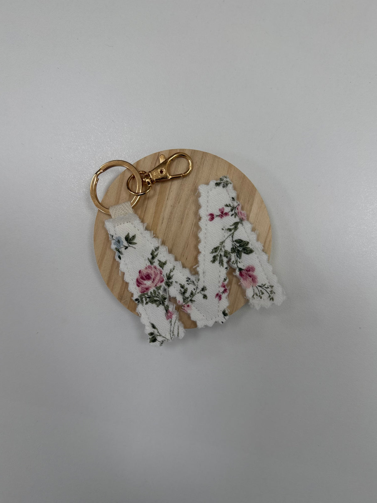 CHARM/LLAVERO HECHO A MANO INICIAL