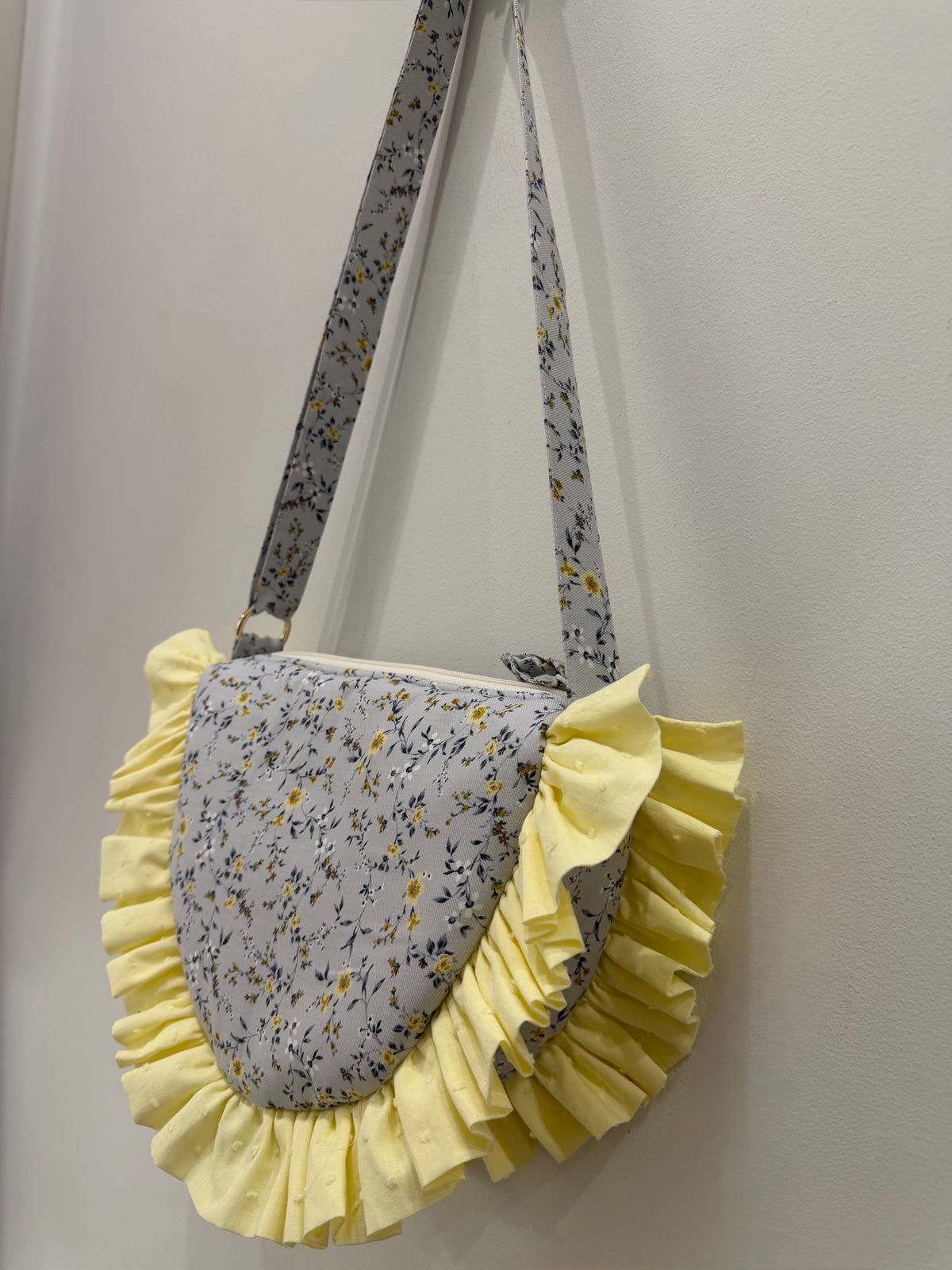 BOLSO CALA VOLANTE AMARILLO
