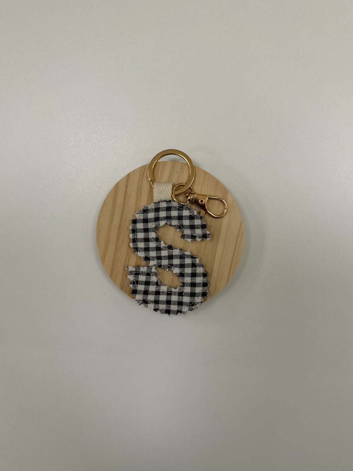 CHARM/LLAVERO HECHO A MANO INICIAL