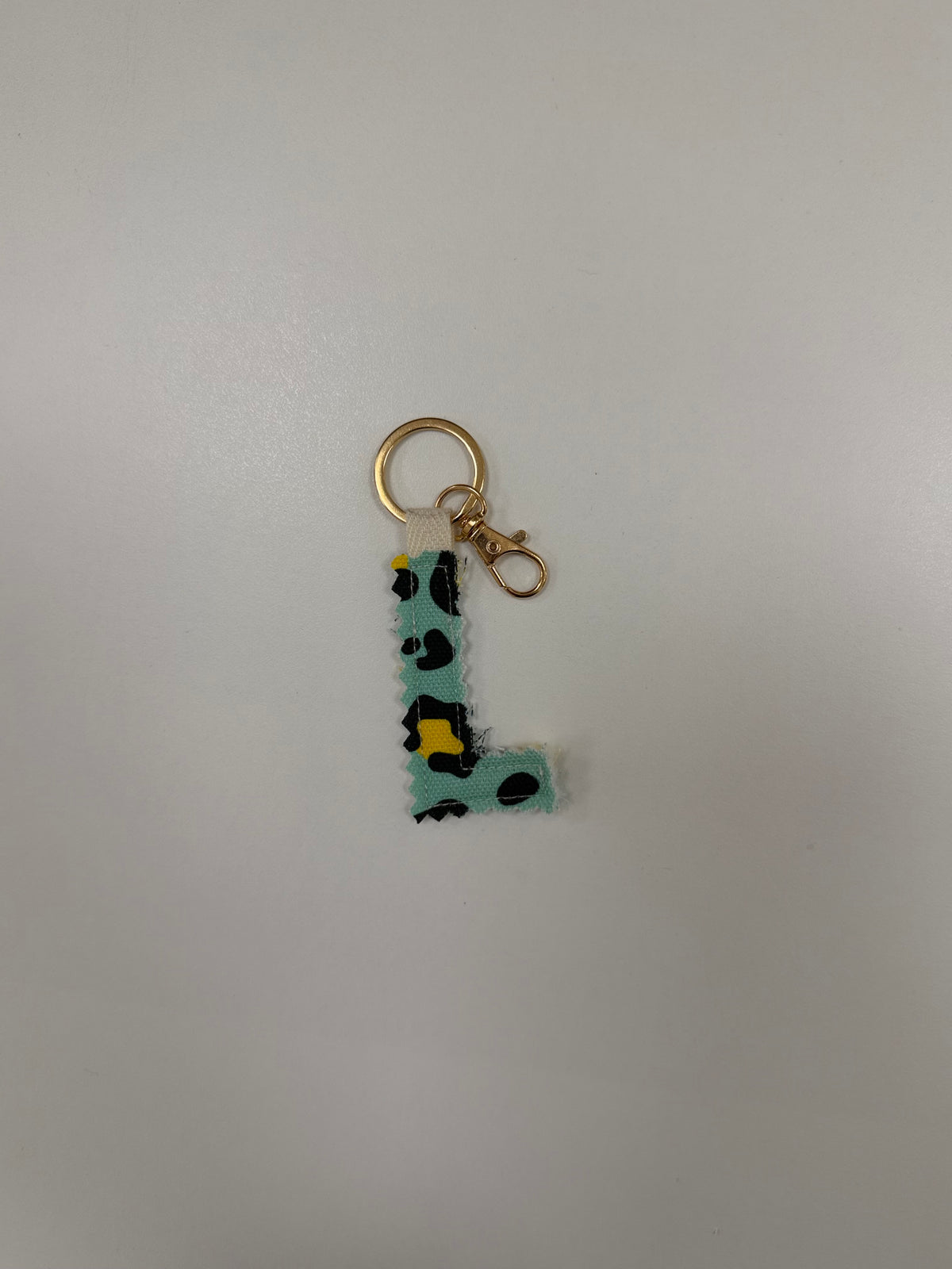 CHARM/LLAVERO HECHO A MANO INICIAL