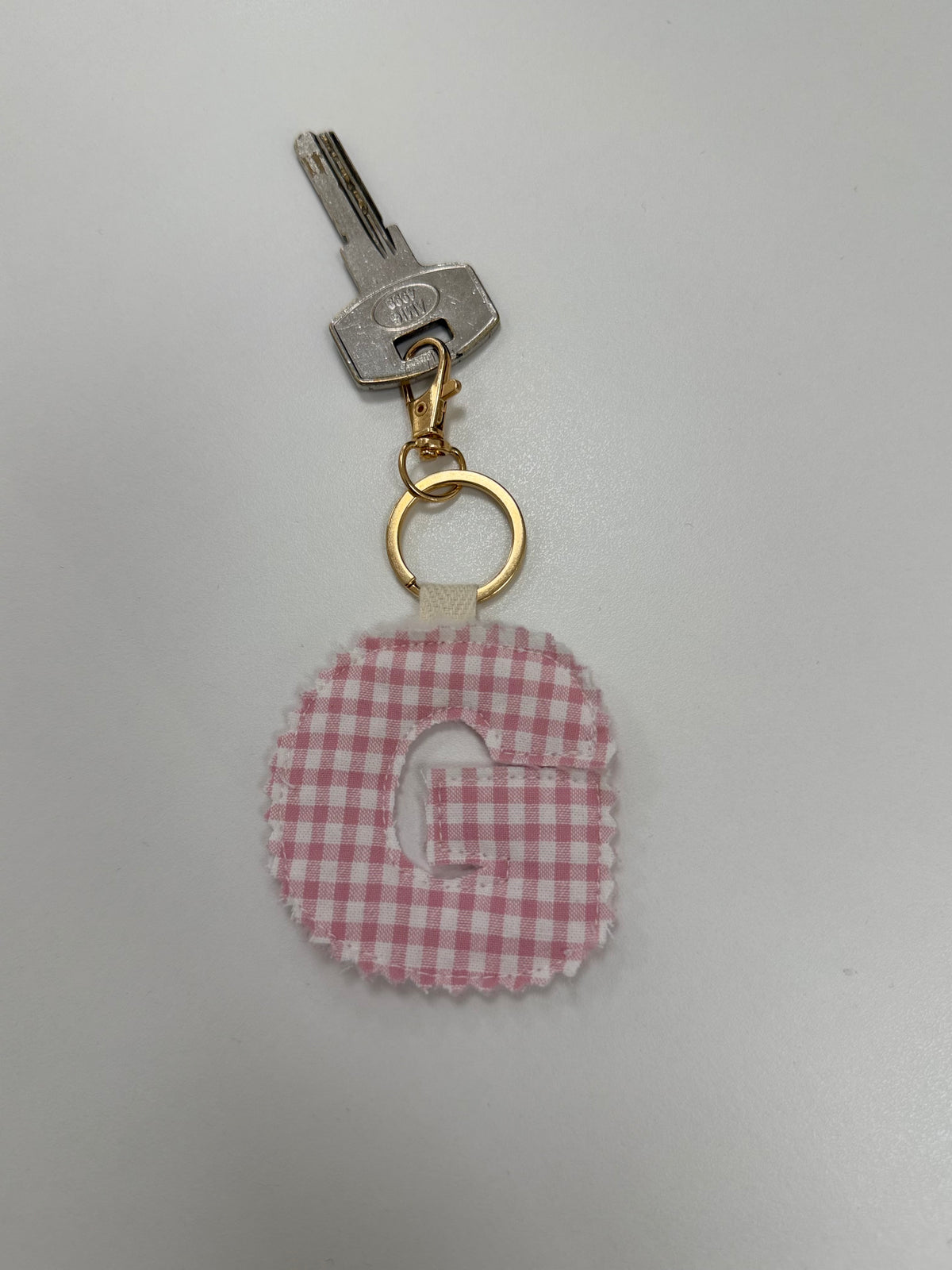 CHARM/LLAVERO HECHO A MANO INICIAL