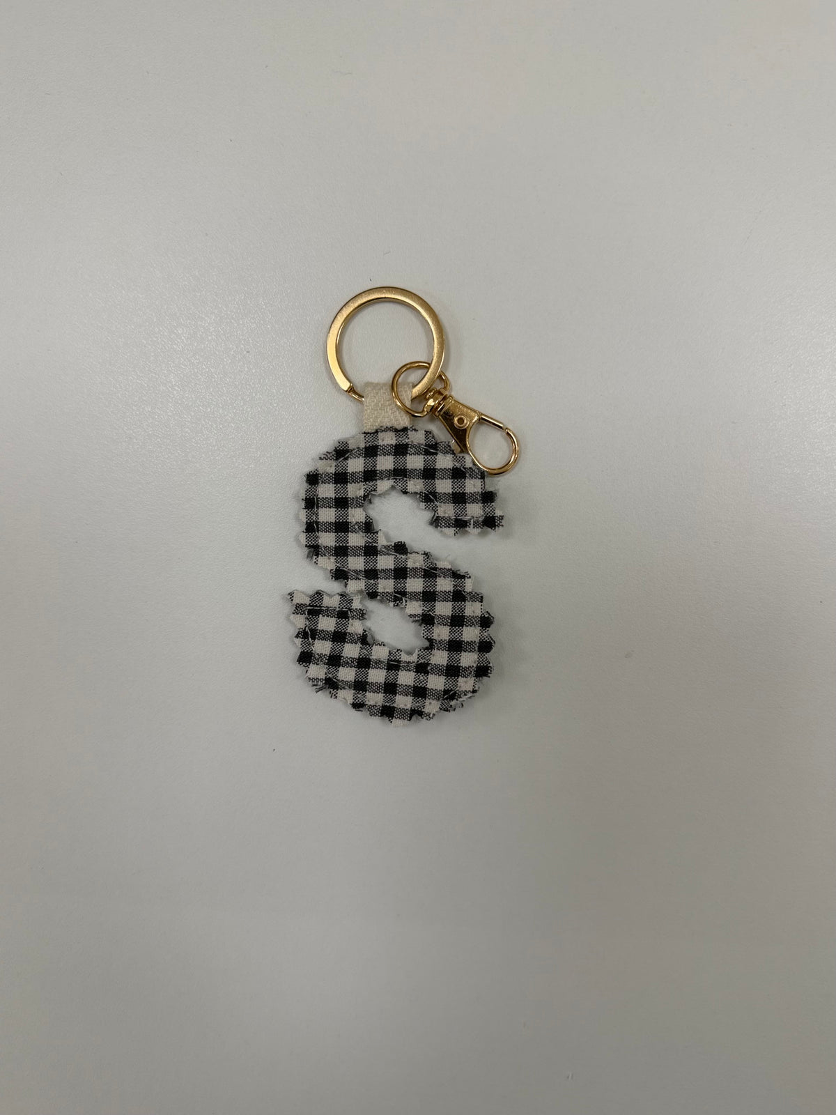CHARM/LLAVERO HECHO A MANO INICIAL
