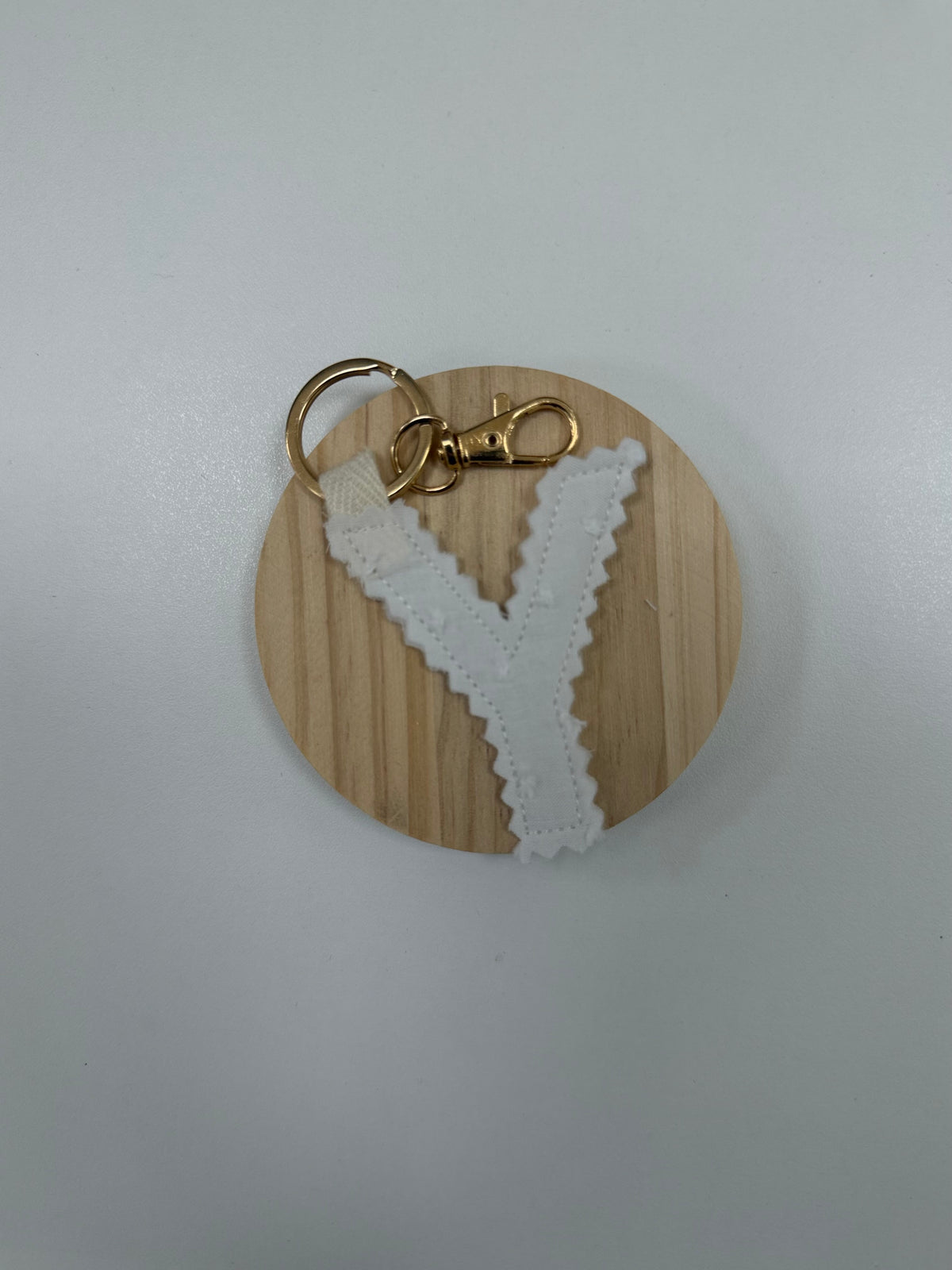 CHARM/LLAVERO HECHO A MANO INICIAL