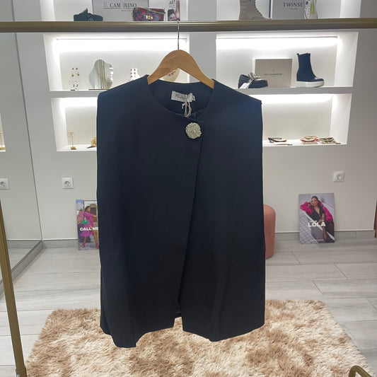 CHALECO NEGRO BOTÓN FLOR