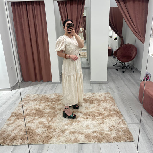 VESTIDO FLORES RELIEVE BEIGE