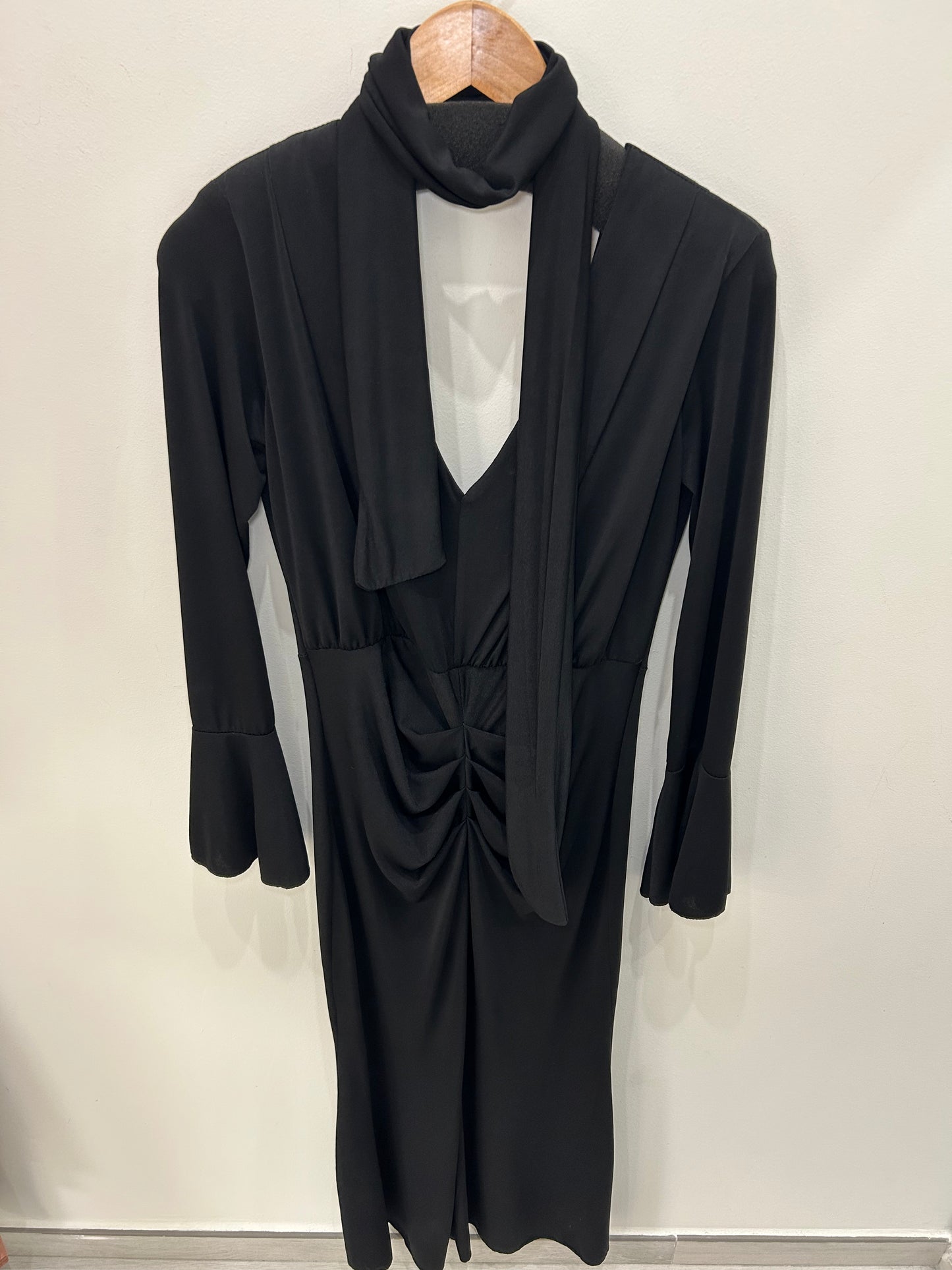 VESTIDO NEGRO FRUNCIDO
