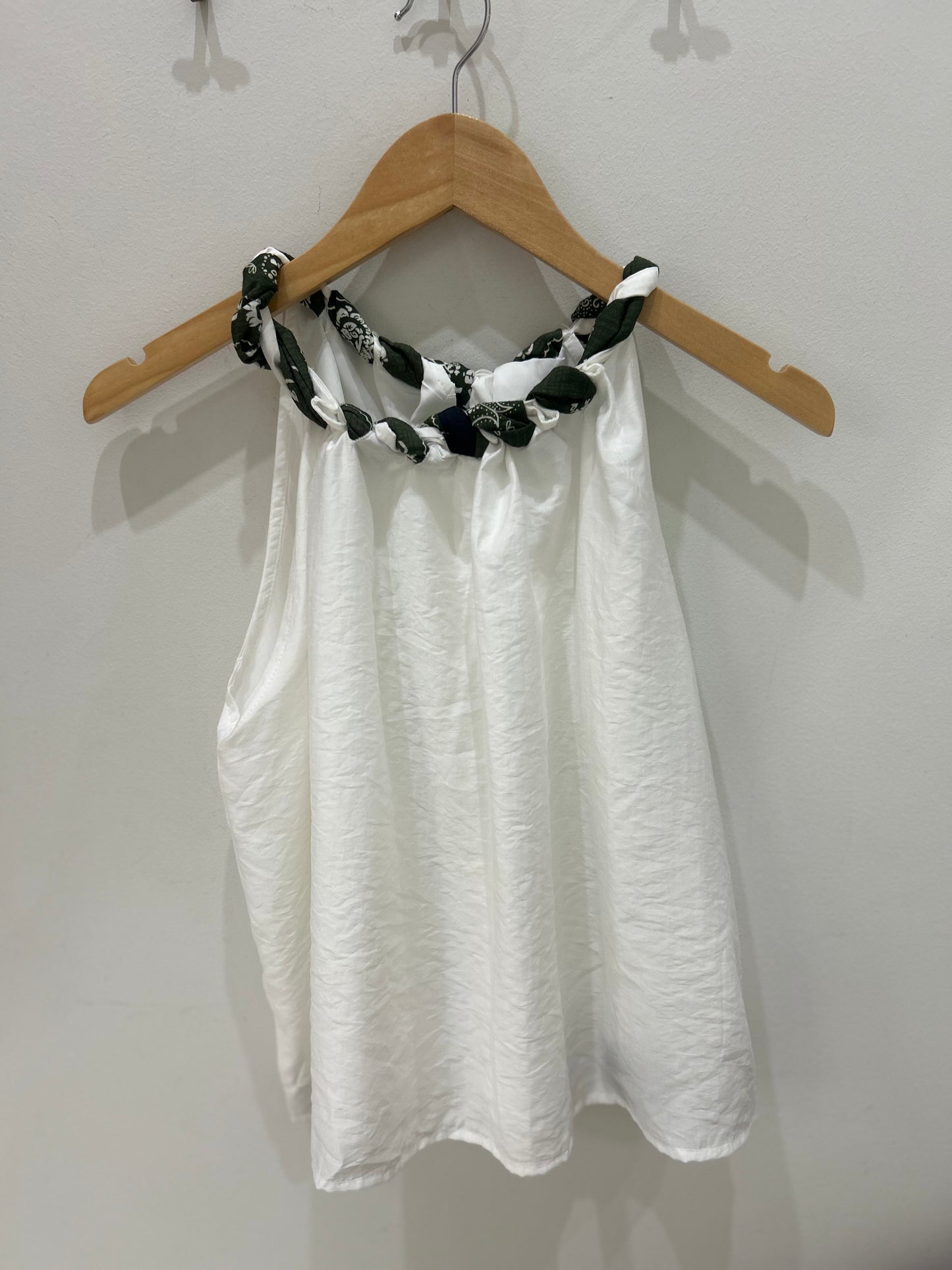 TOP BLANCO CUELLO PAÑUELO