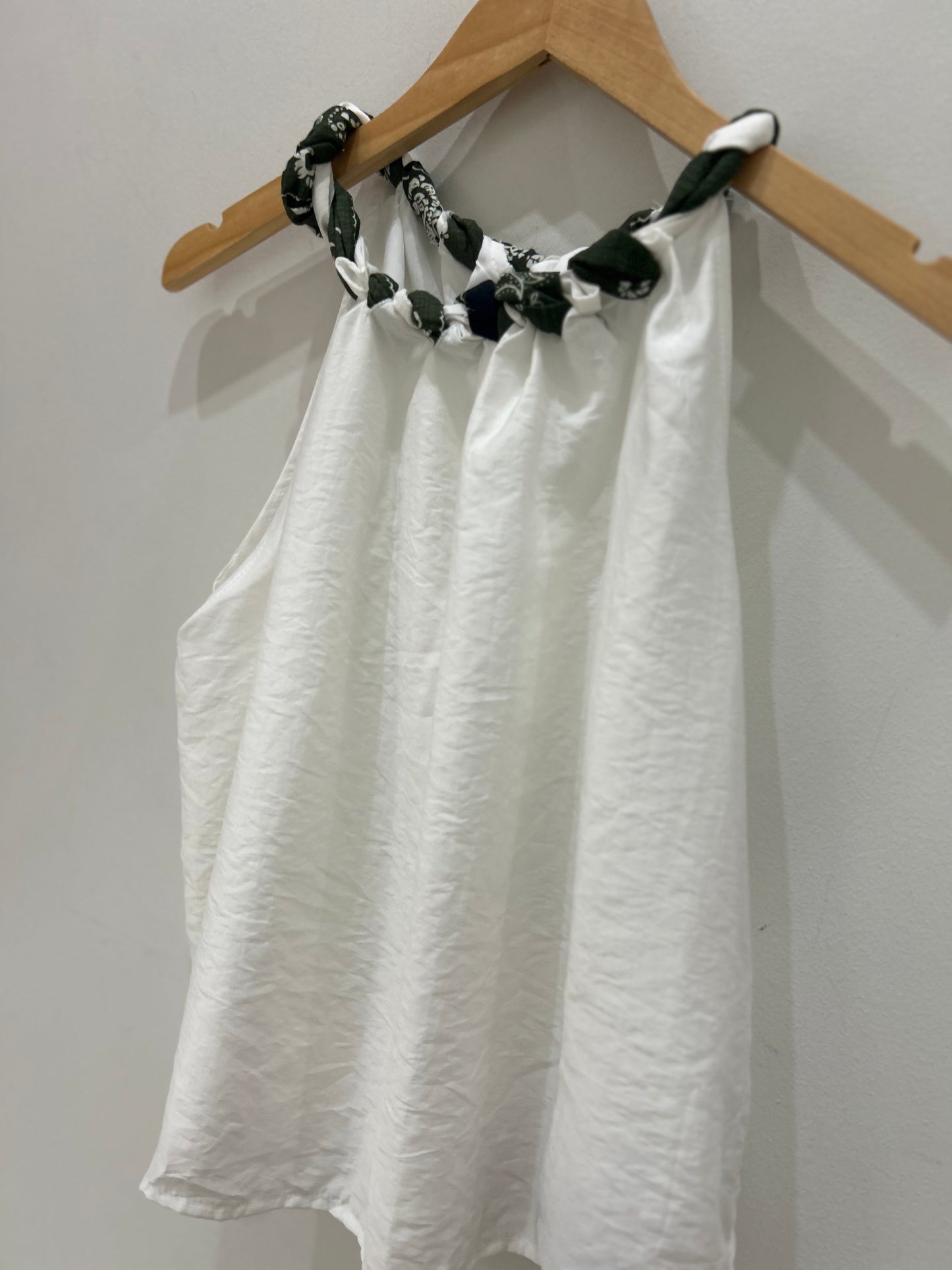 TOP BLANCO CUELLO PAÑUELO