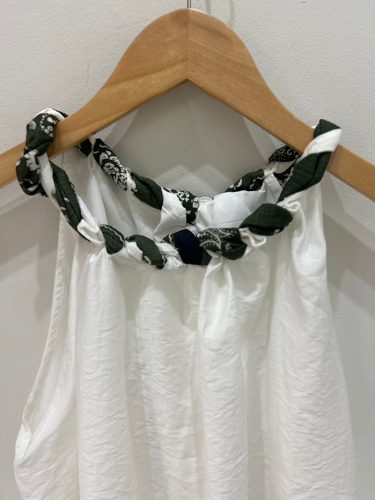 TOP BLANCO CUELLO PAÑUELO