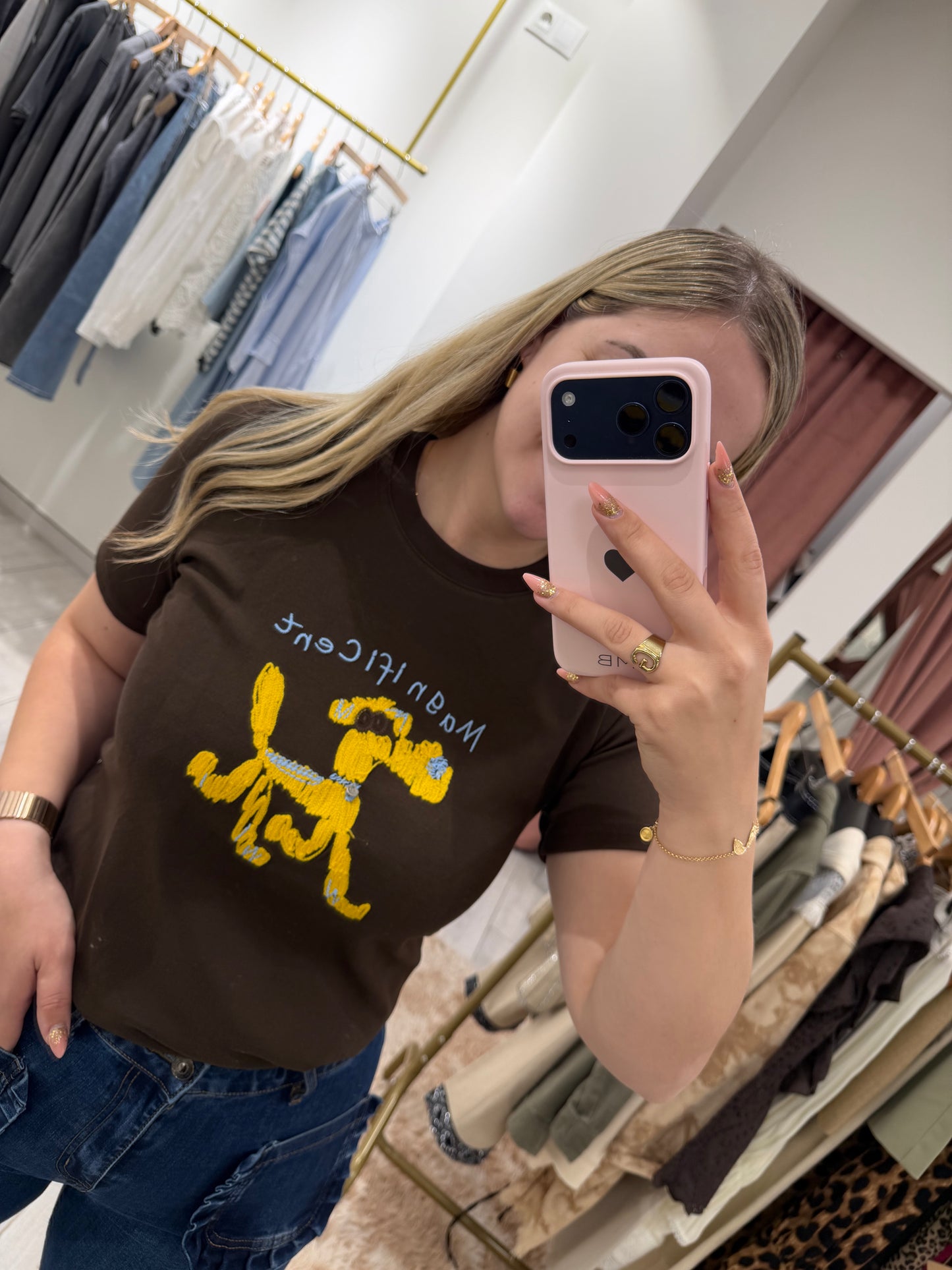 CAMISETA MARRÓN PERRO SALCHICHA