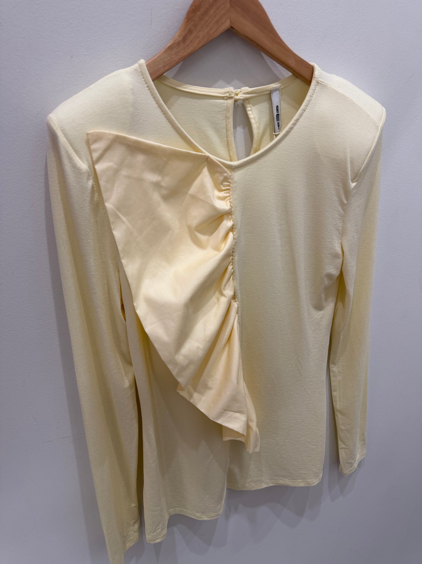 CAMISETA AMARILLA VOLANTE