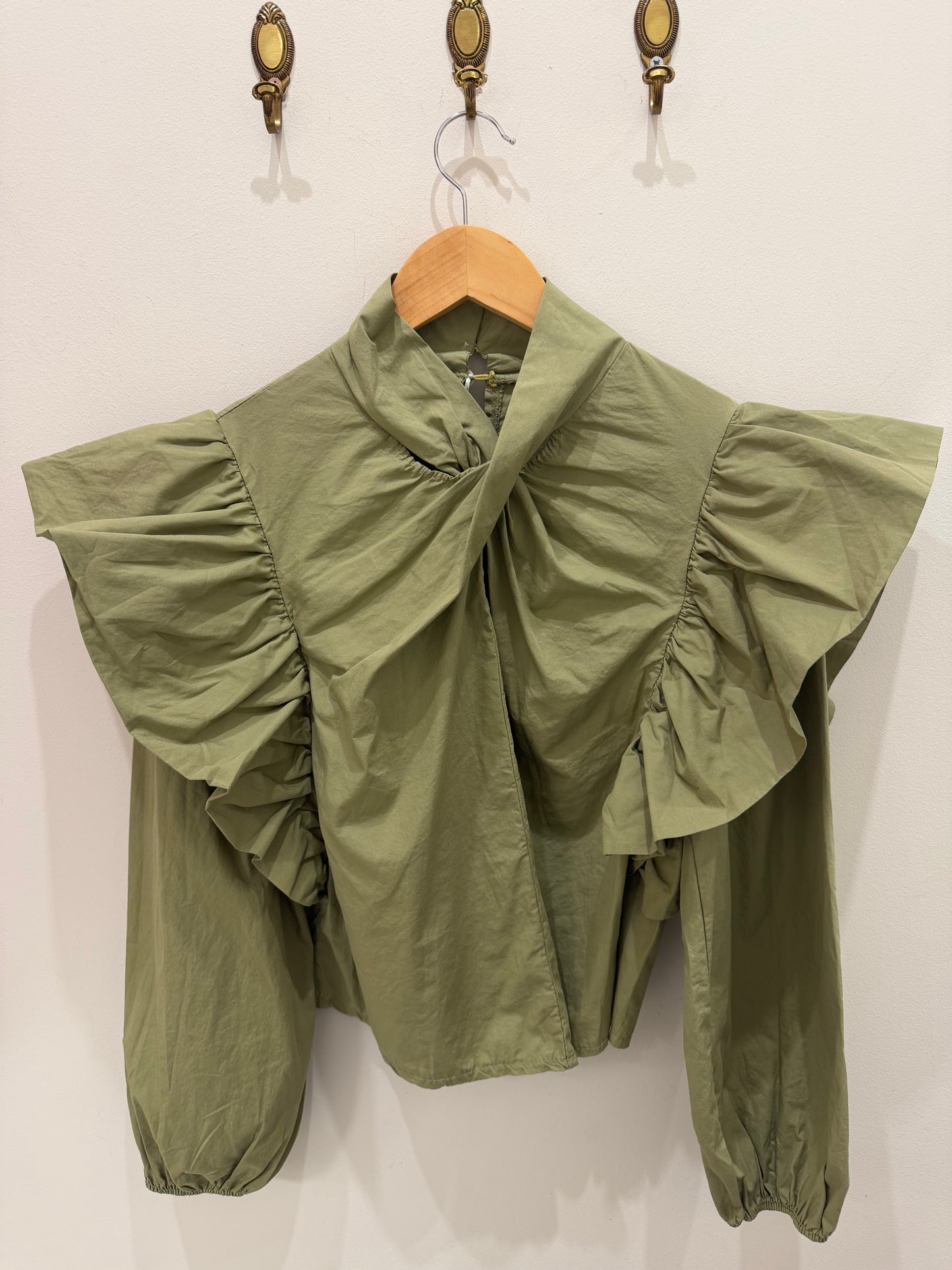 BLUSA VERDE VOLANTES