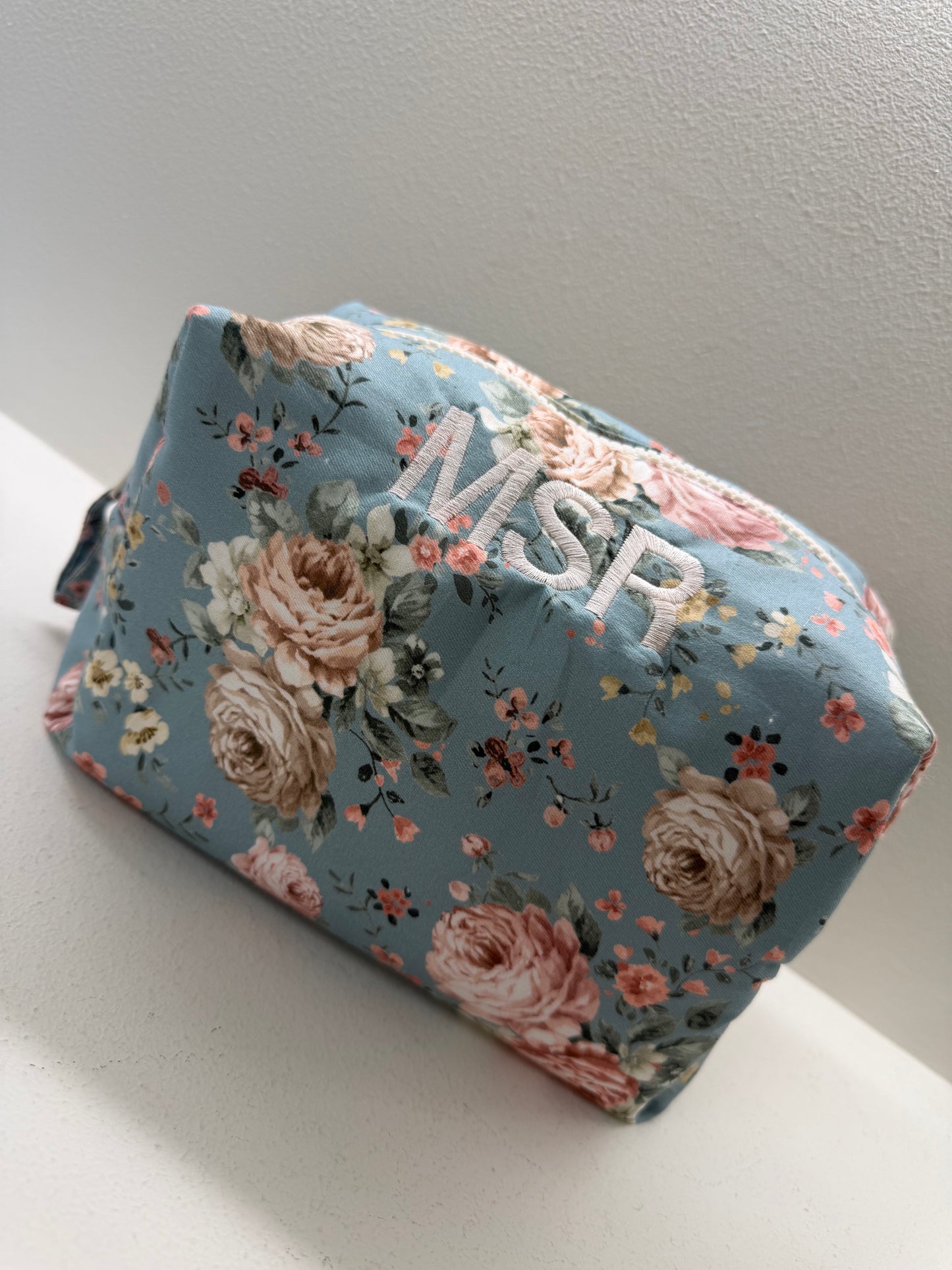NECESER FLORES TONOS PASTEL