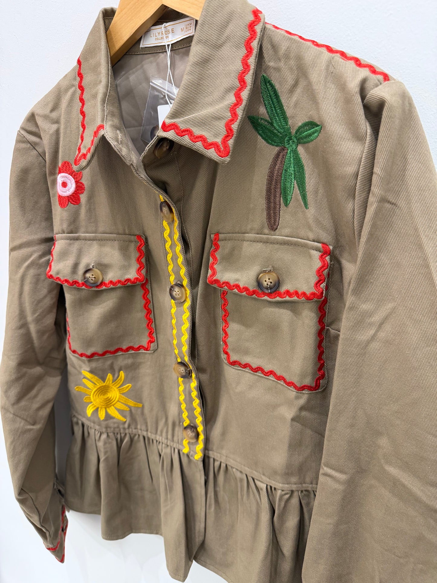CAZADORA BORDADOS