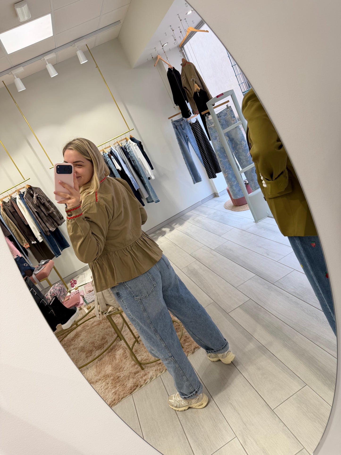 CAZADORA BORDADOS