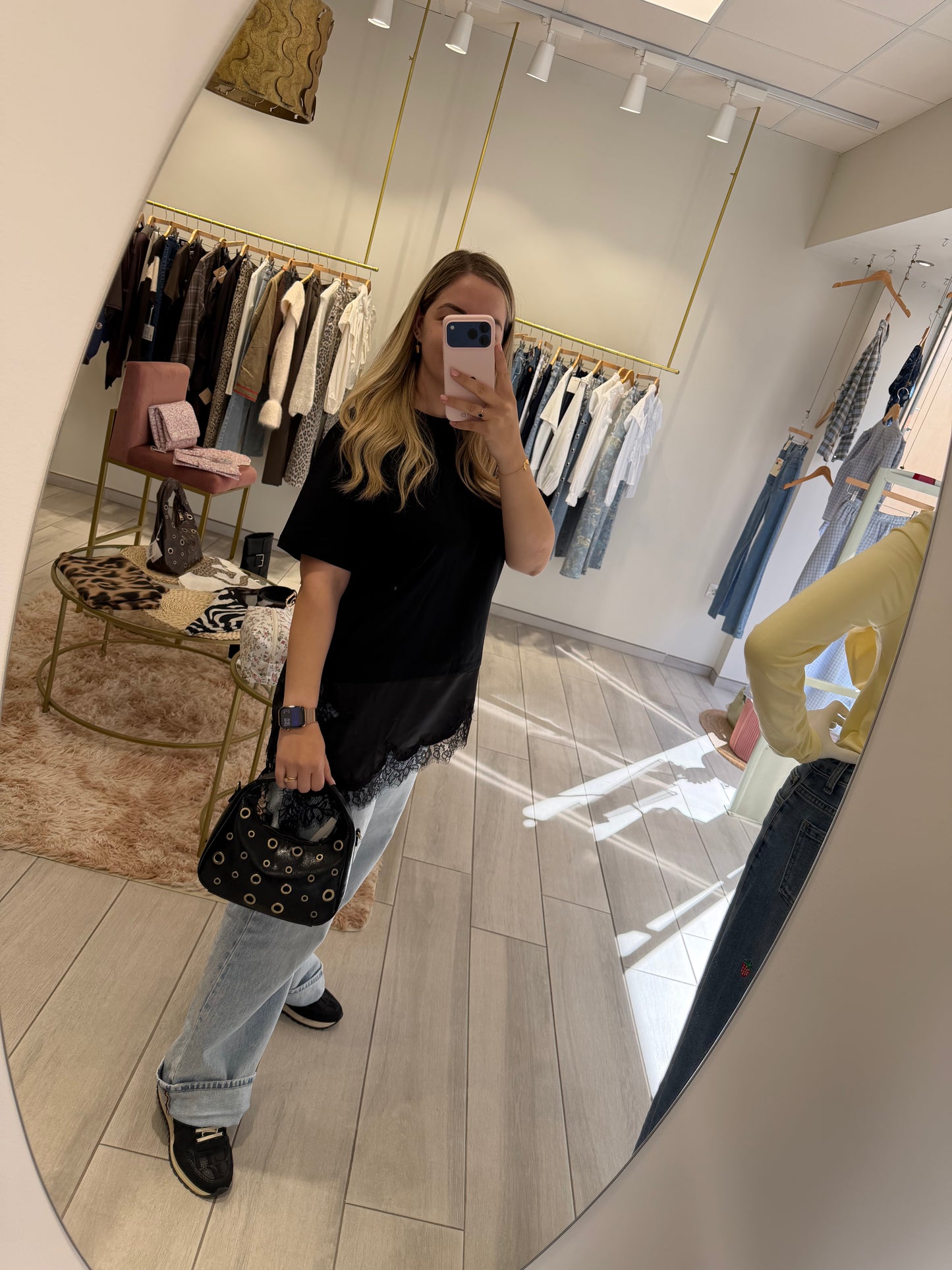 BOLSO NEGRO TACHUELAS