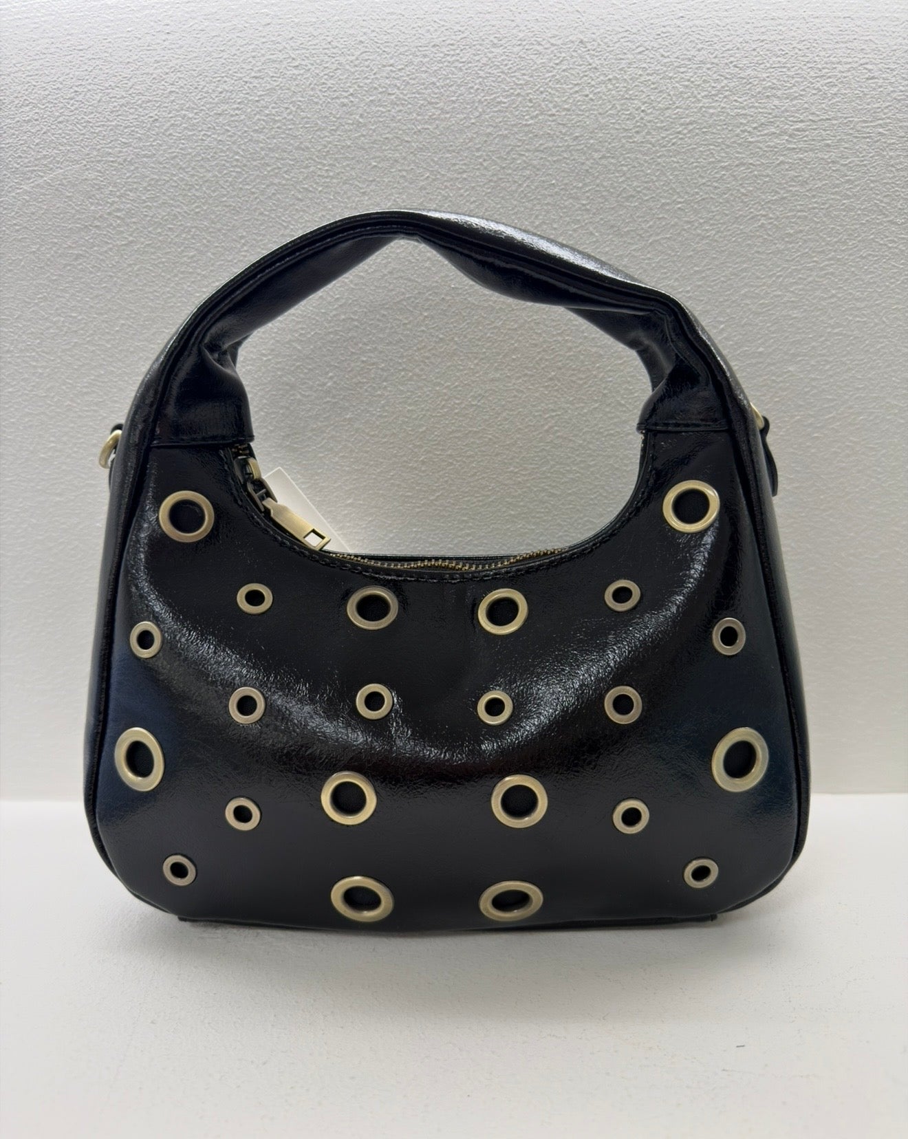 BOLSO NEGRO TACHUELAS