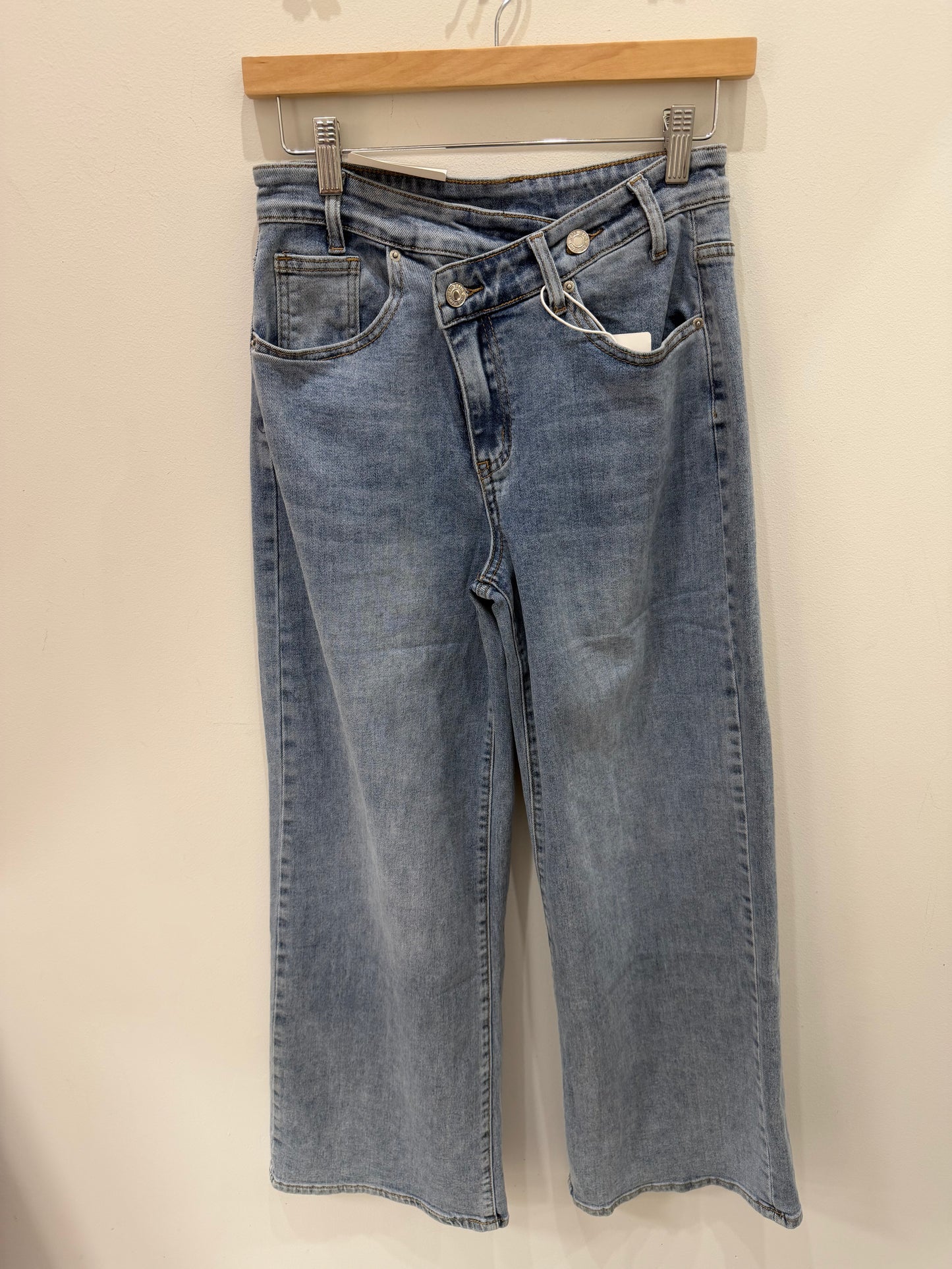 PANTALÓN VAQUERO DOBLE BOTÓN