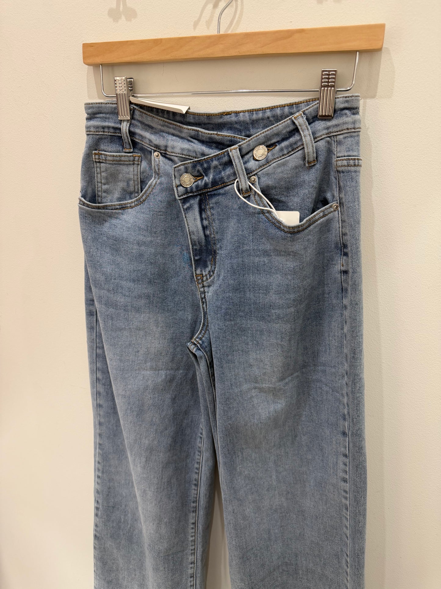PANTALÓN VAQUERO DOBLE BOTÓN