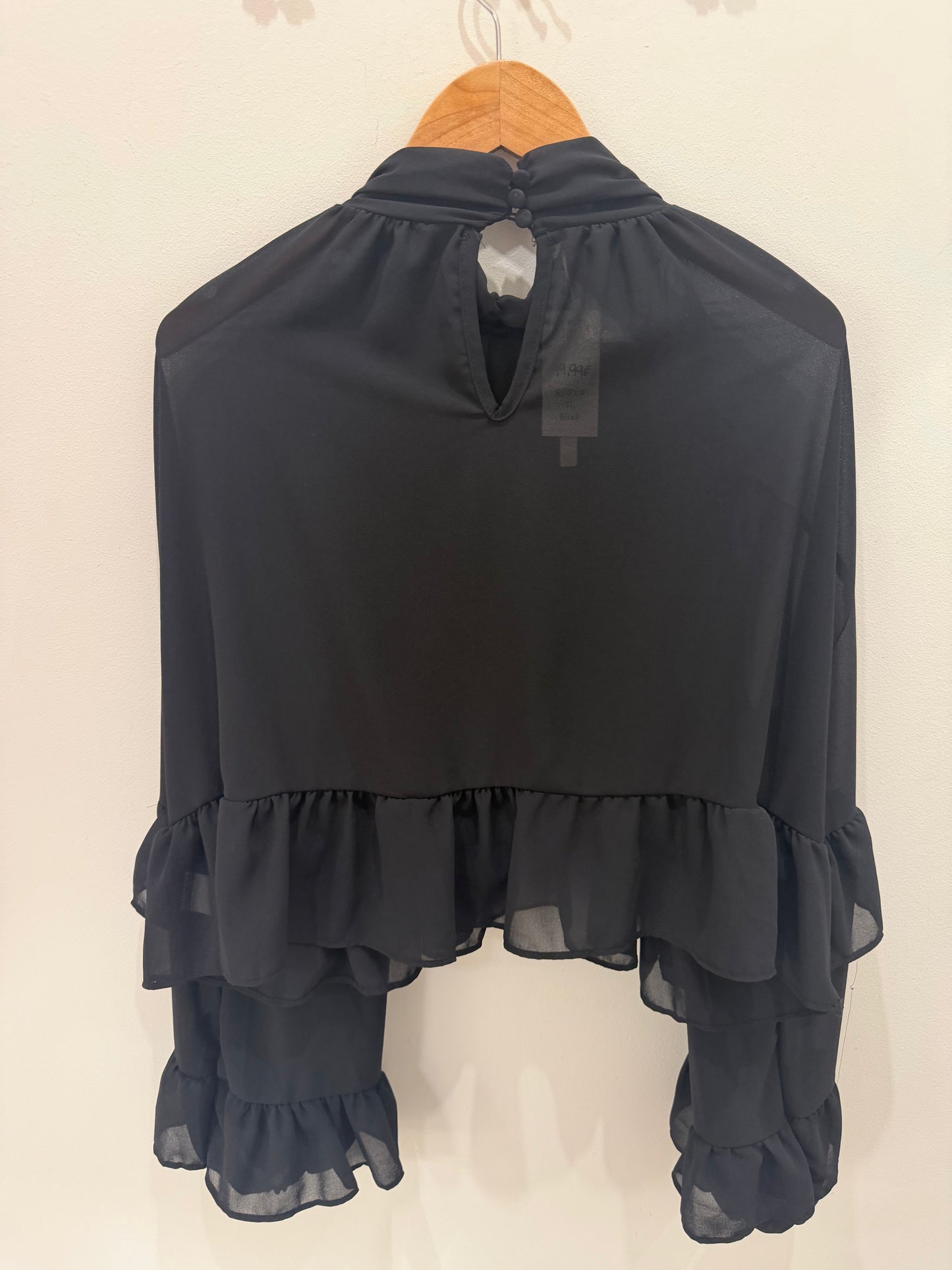 BLUSA NEGRA GASA Y VOLANTES