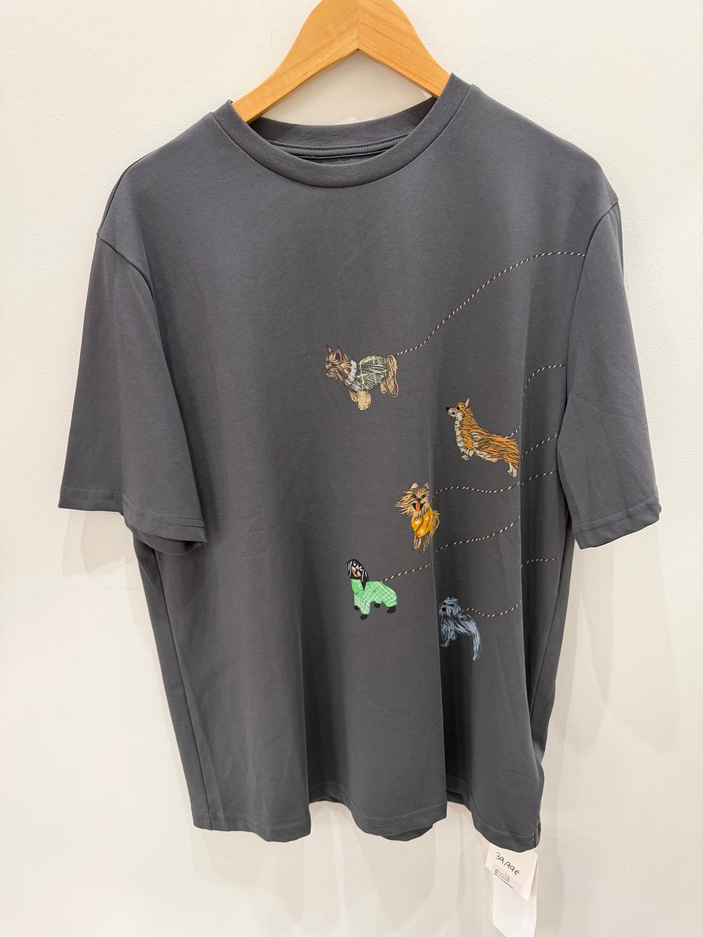 CAMISETA GRIS PERRITOS