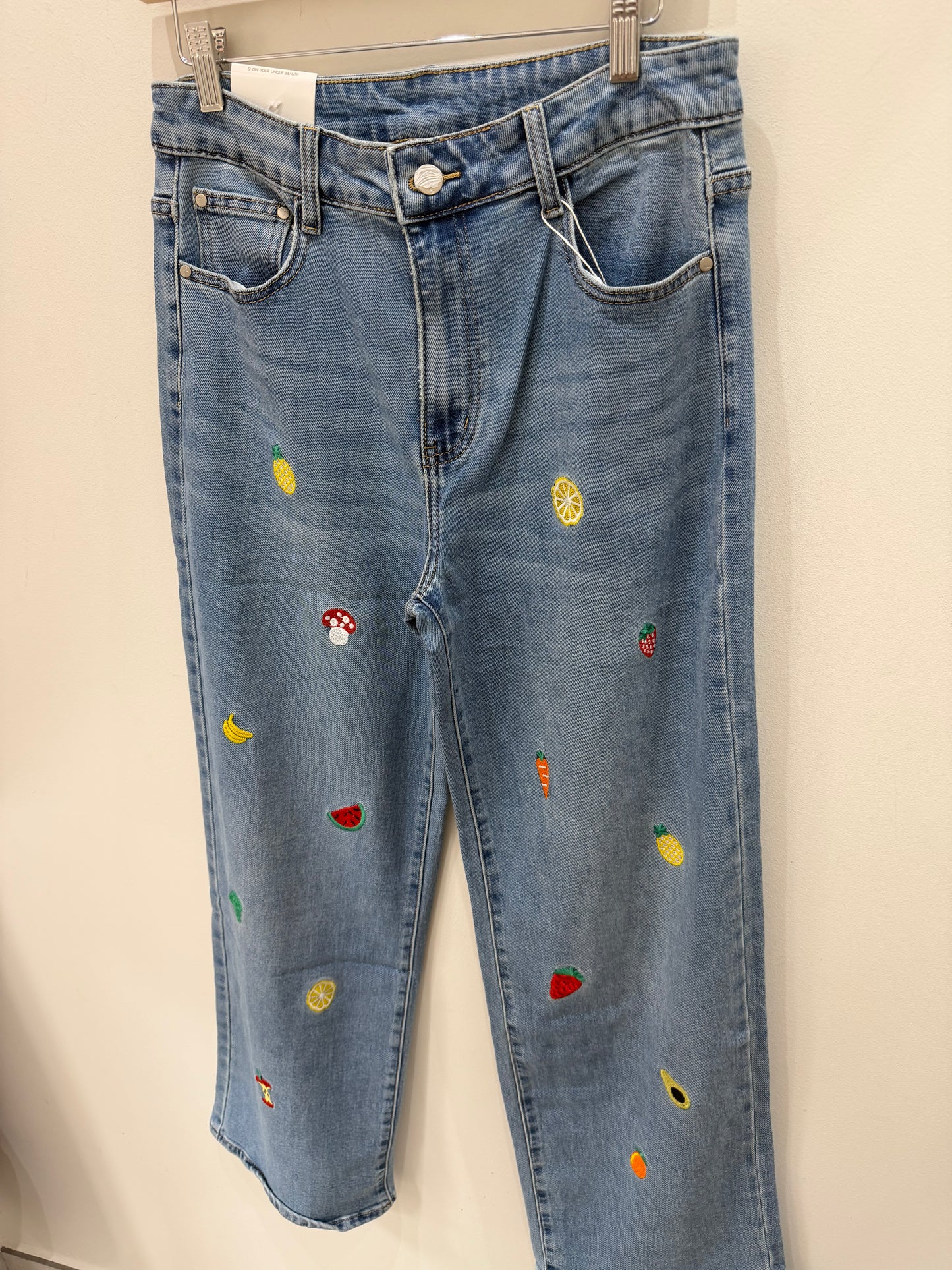 PANTALÓN FRUTAS BORDADAS
