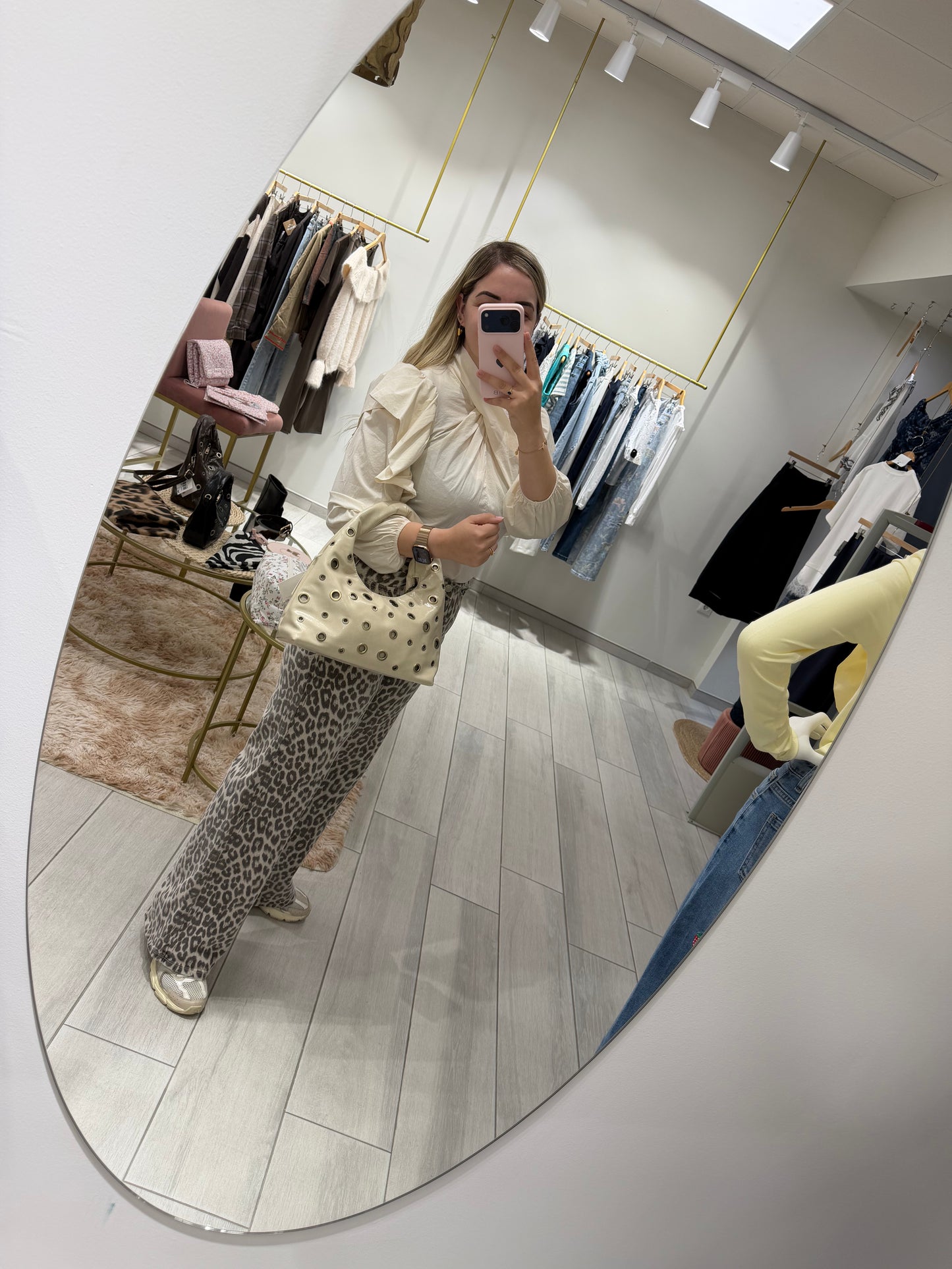 BOLSO BEIGE ARANDELAS