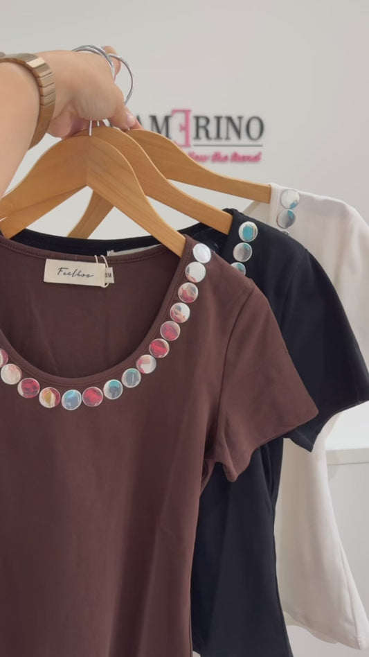 CAMISETA BÁSICA TACHUELA